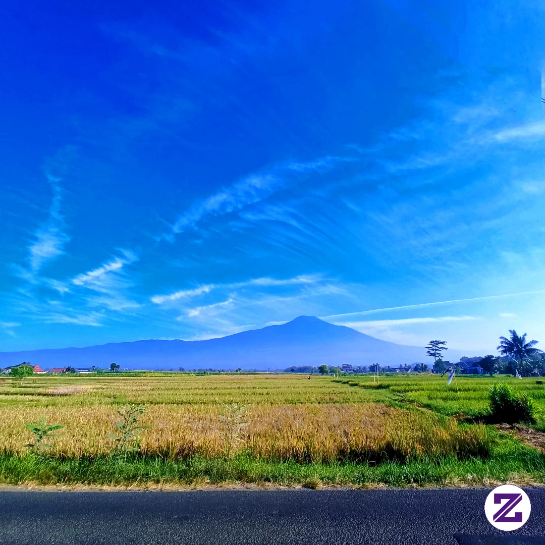 Langit Yang Cerah Seperti Lukisan Alam