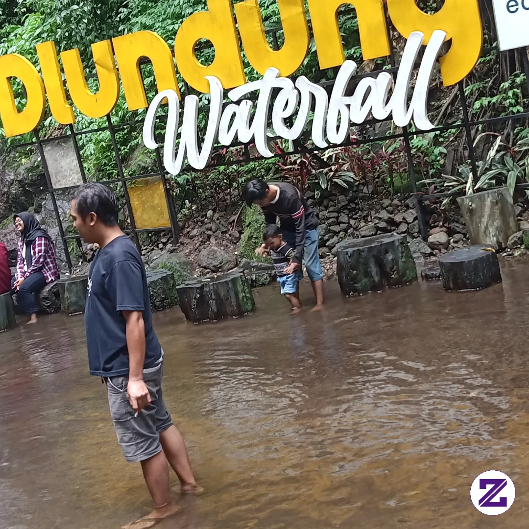 Lestpost Main Di Air Terjun