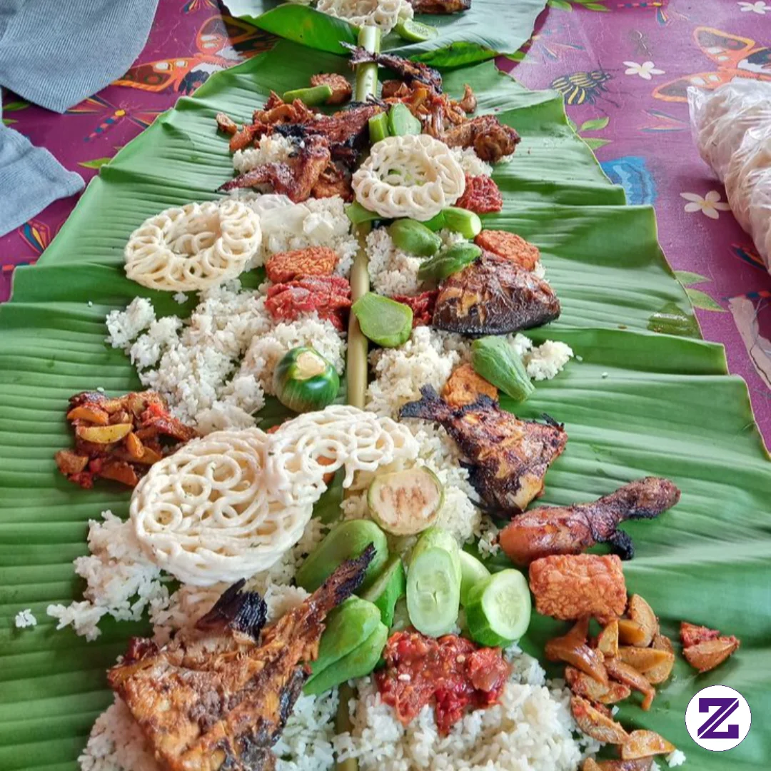 Siang Gini Enaknya Makan Nasi Liwet Sunda Bareng Teman Dan Keluarga ☺️