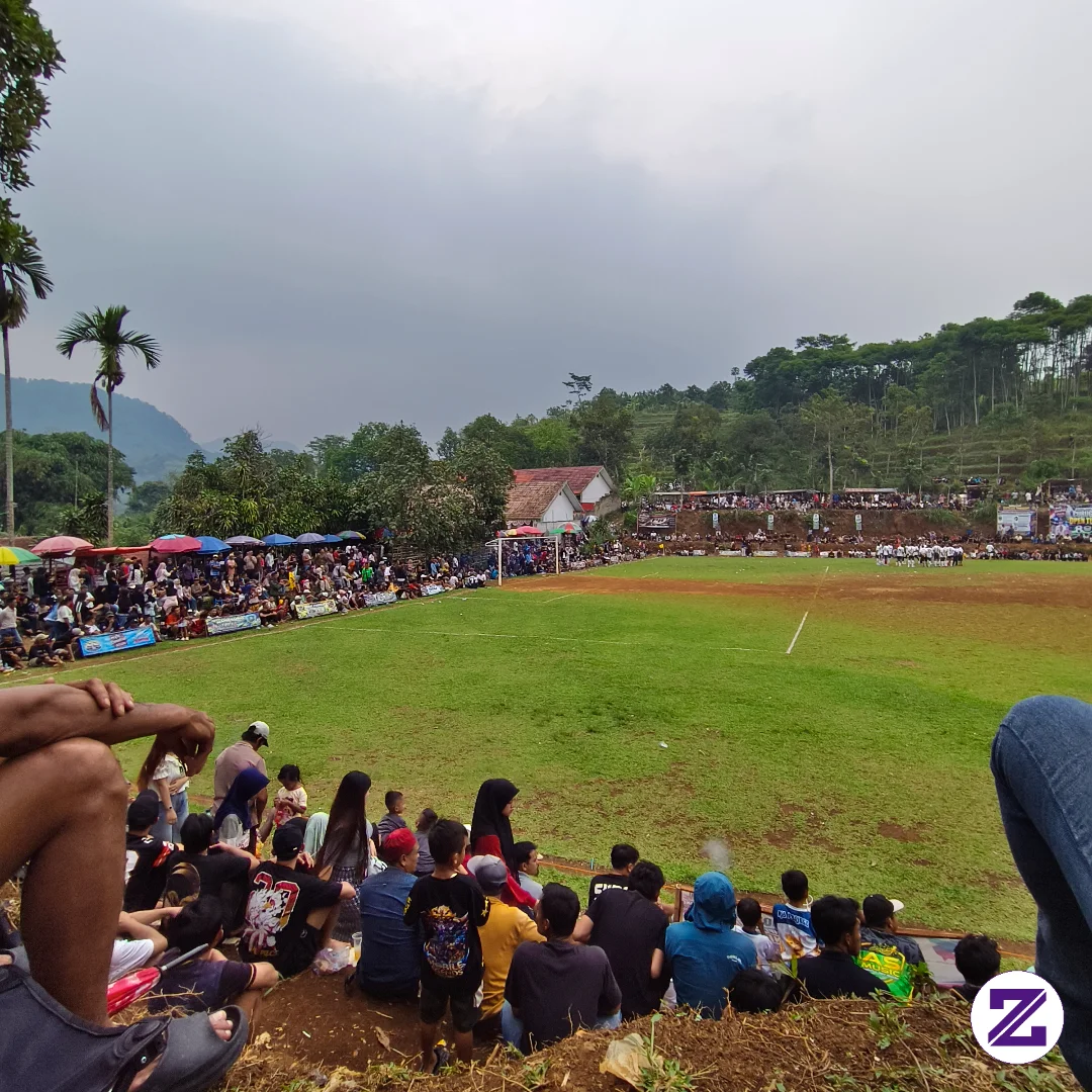 Nonton Pertandingan Sepak Bola