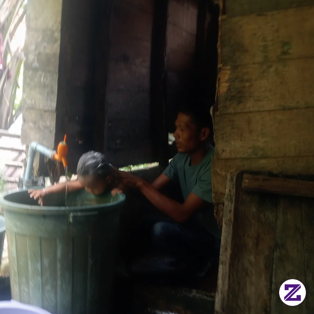 Siapa Disini Setiap Pagi Suami Mandiin Bocil Kesayangan
