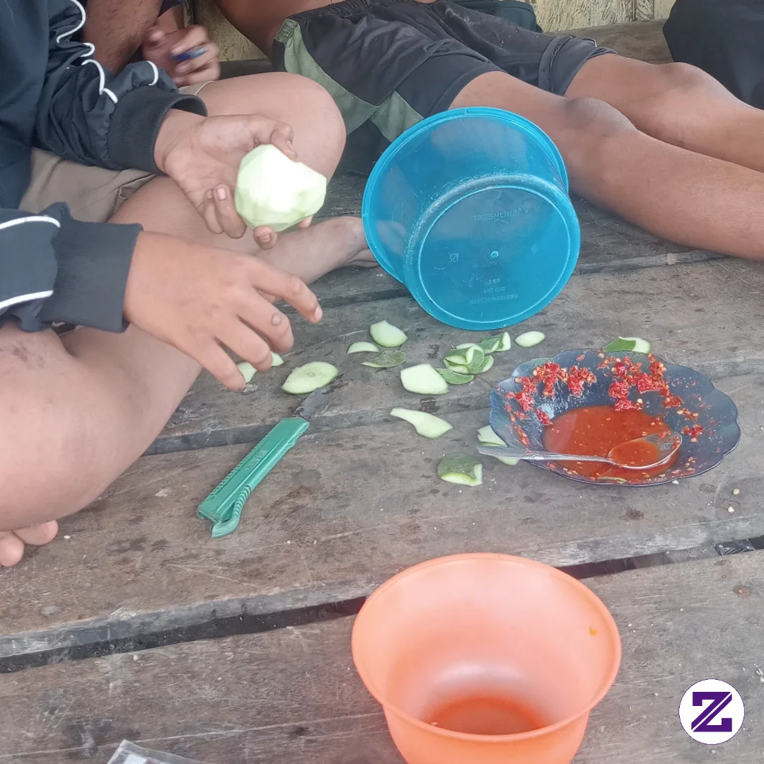Ngerujak Yukk Panas"gini Ngerujak 🔥🥵bareng Anak"bengkel