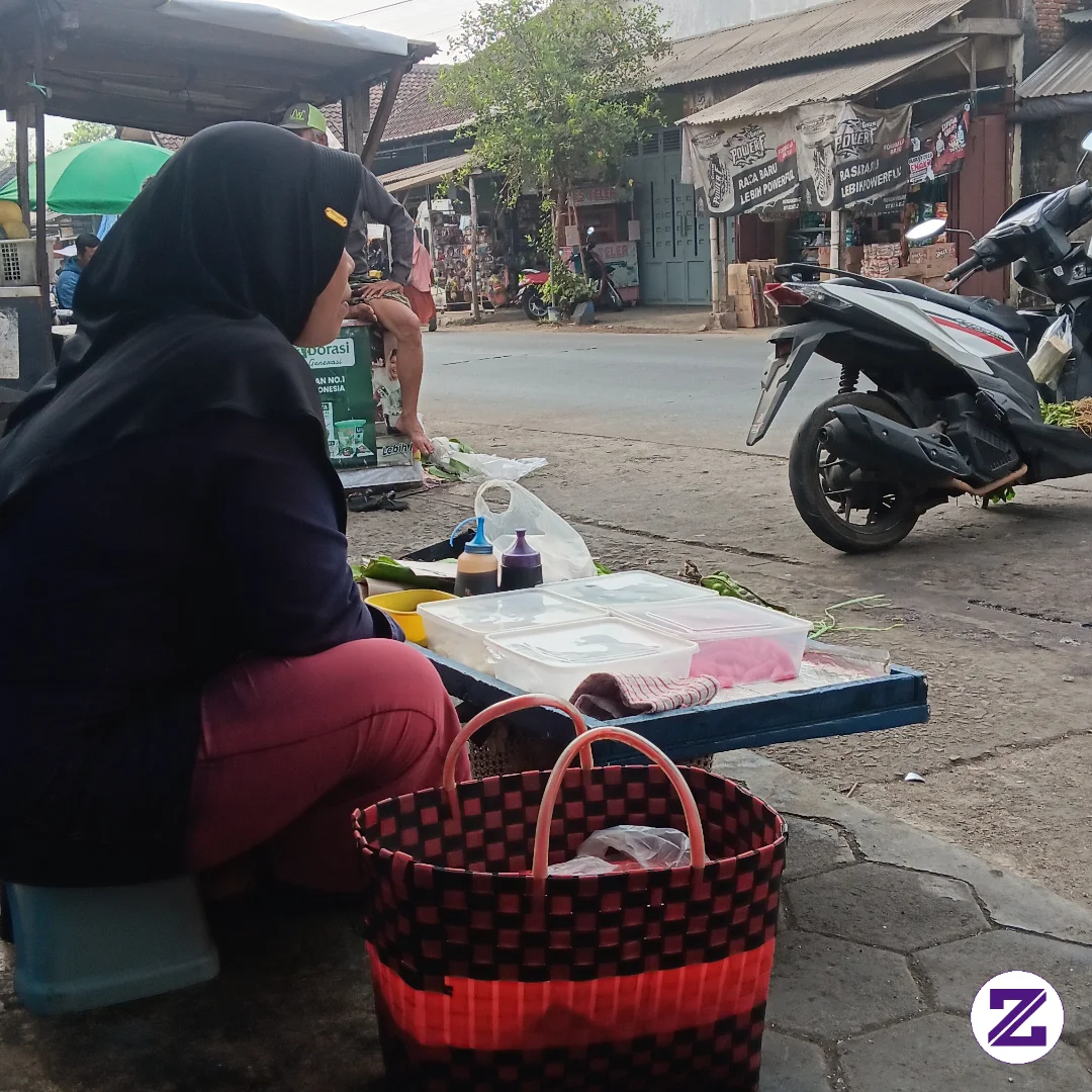 Ibu: “Mas Kurir, Kok Nang Pasar Isuk-isuk?”