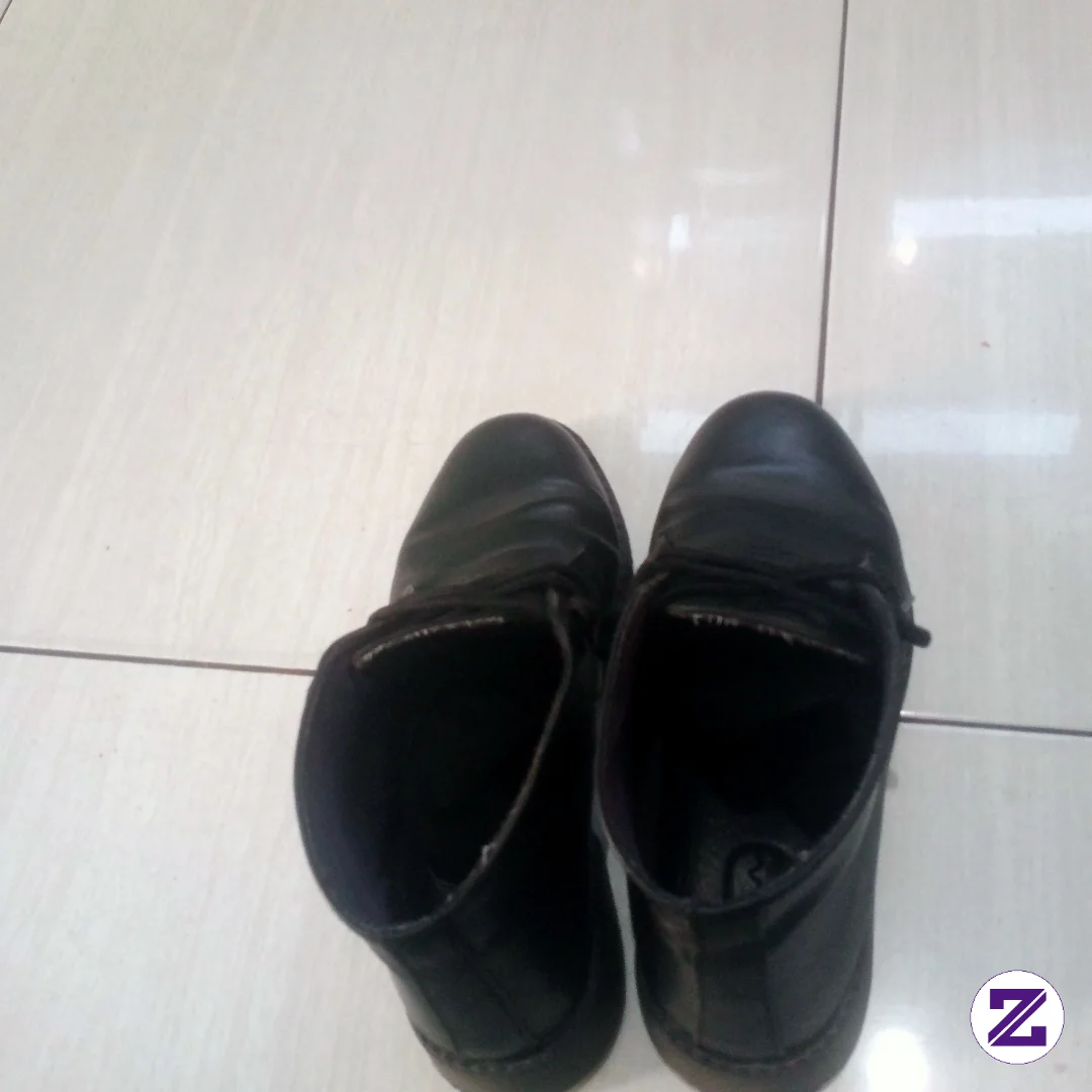 Sepatu Menemani Saat Saat Yg Sulit