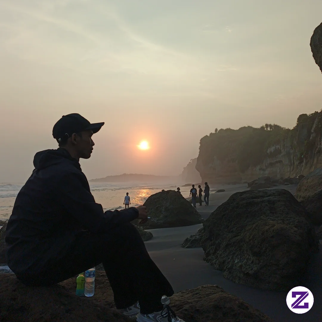 Menikmati Keindahan Pantai Karang Bolong Sukabumi