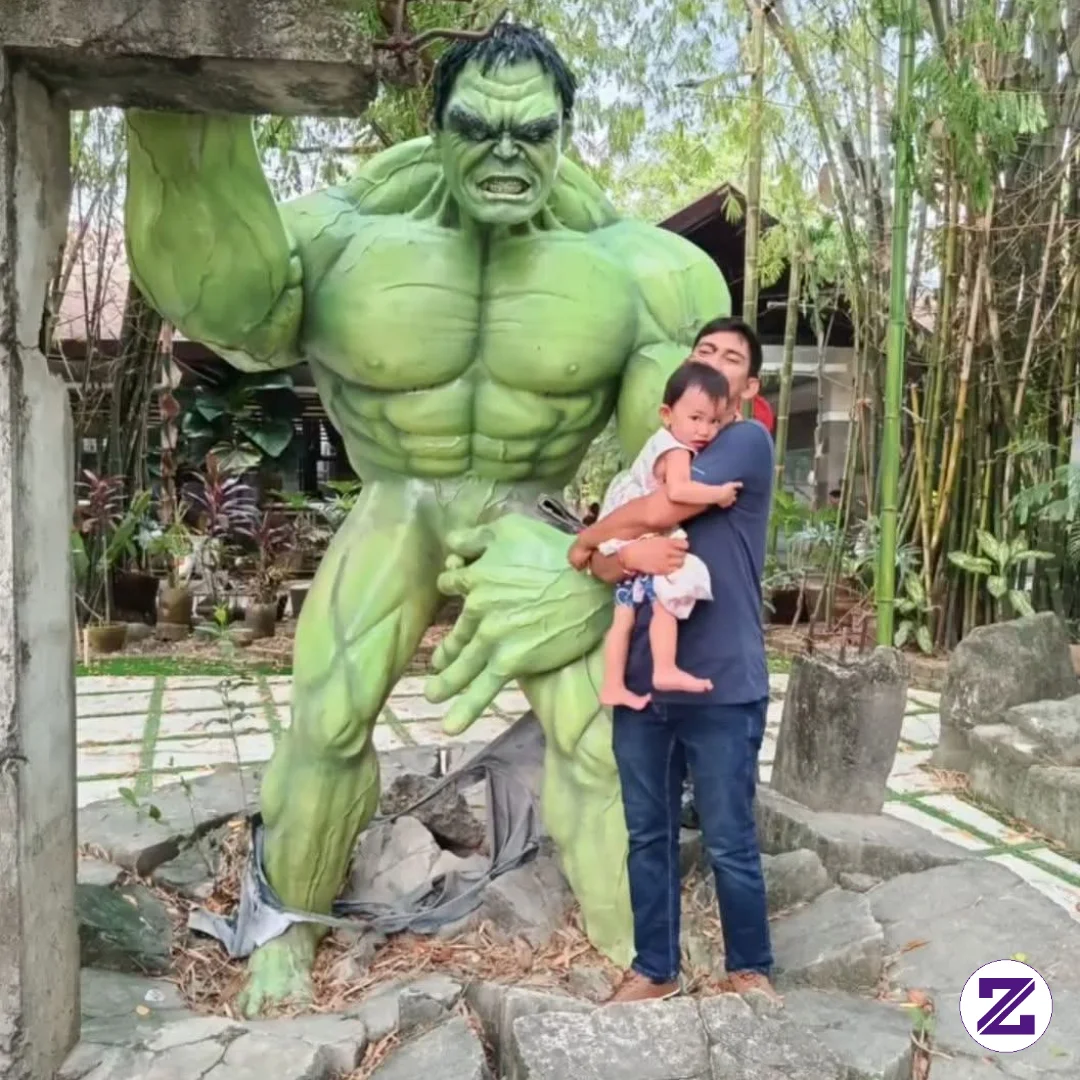 Foto Bareng Hulk 🥲