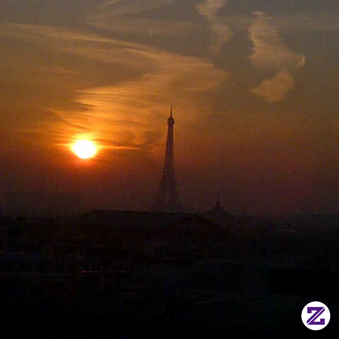 Saat Senja Di Paris...
