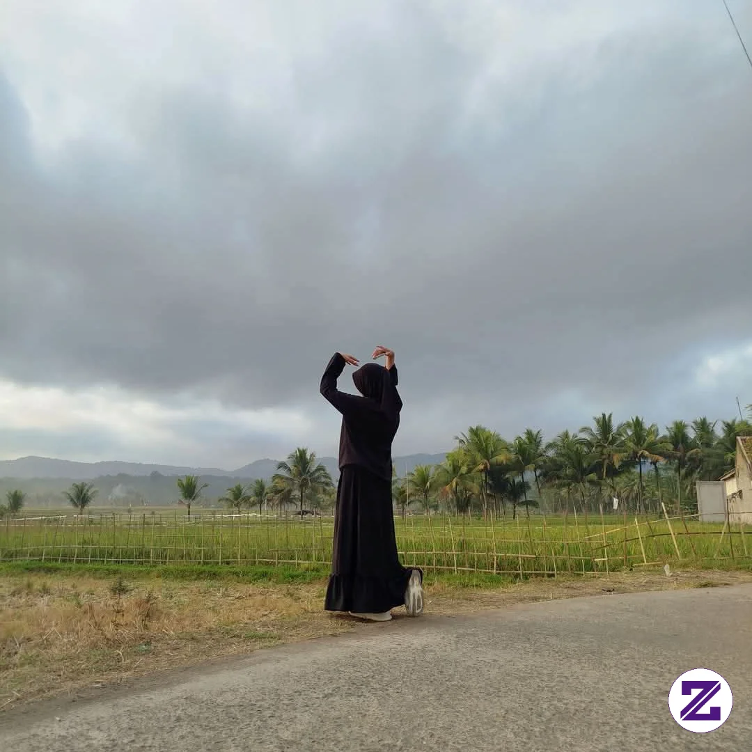 Di Antara Hamparan Sawah Dan Langit Yang Mendung, Aku Belajar Bahwa Indah Tak