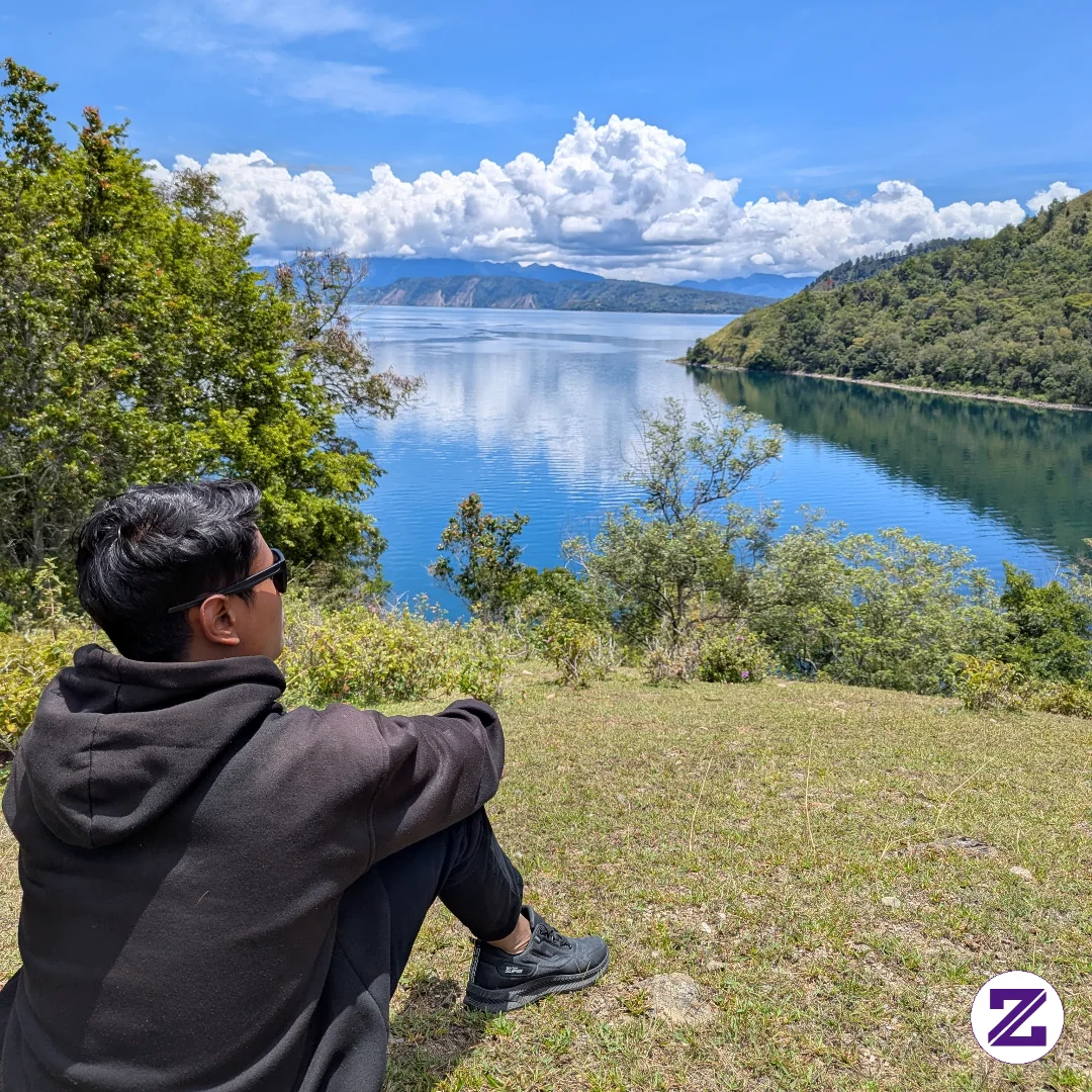 Danau Toba Terbentang Luas Seperti Lautan Kecil Di Tengah Daratan.