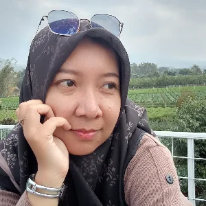 Erni Nur