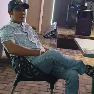 Azli Azli