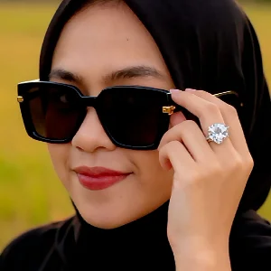 Nona Timur