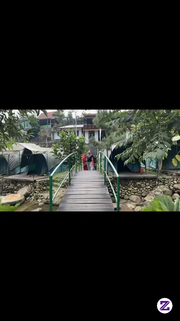 Udah Cantik2 Eh Belakangnya Ada Iklan 😂