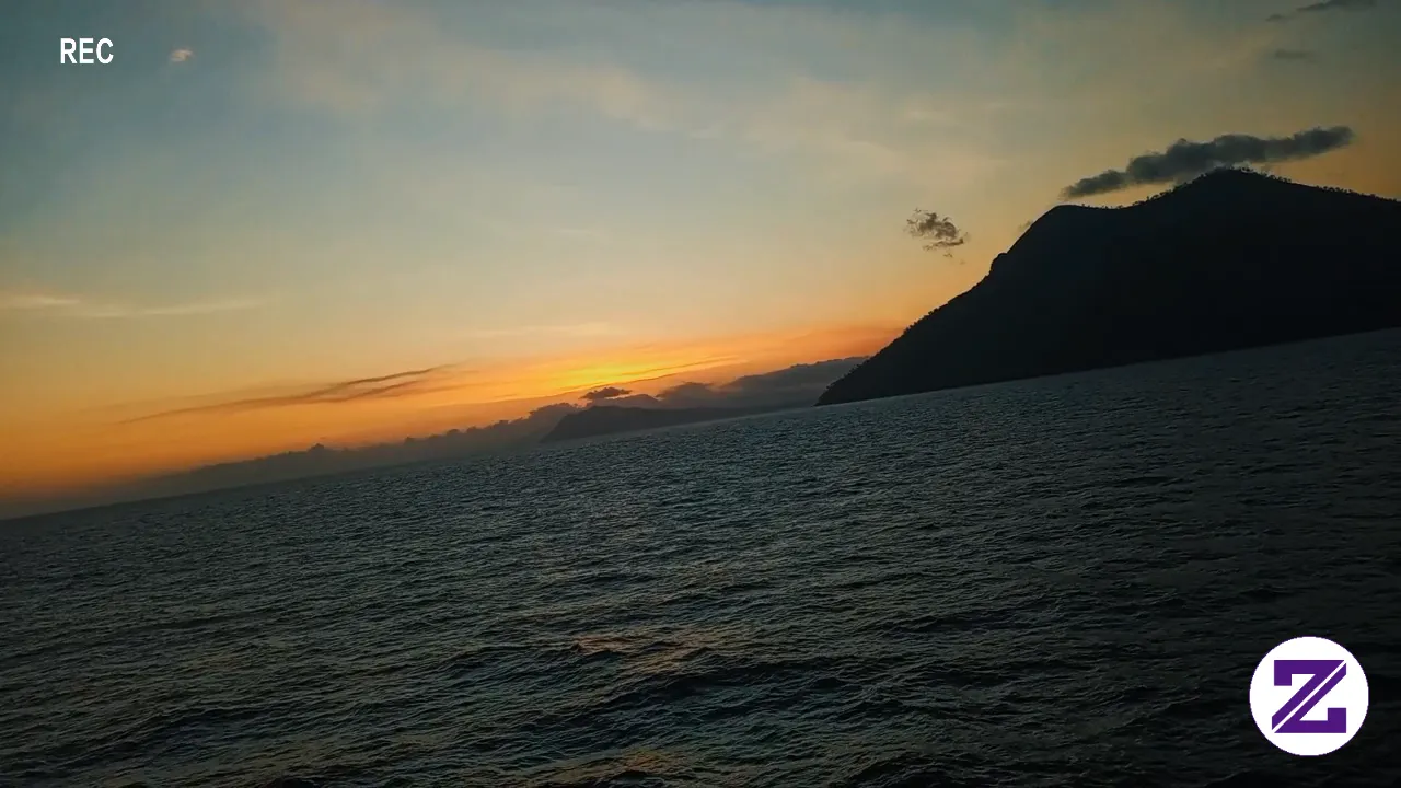 Senja Di Tengah Laut