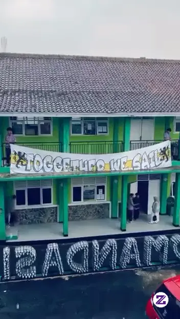 Sesuatu Saat Hujan Tba