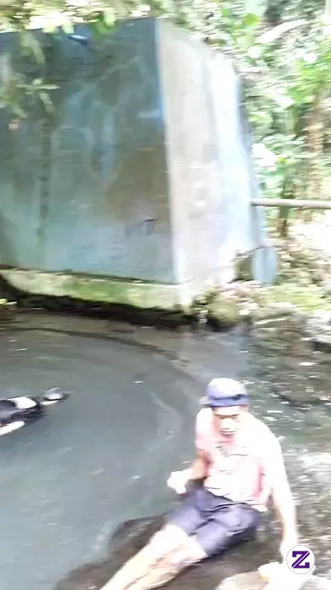 Lihat Story Nya Anak Lagi Brenang Di Sumber Kayaknya Asik Deh