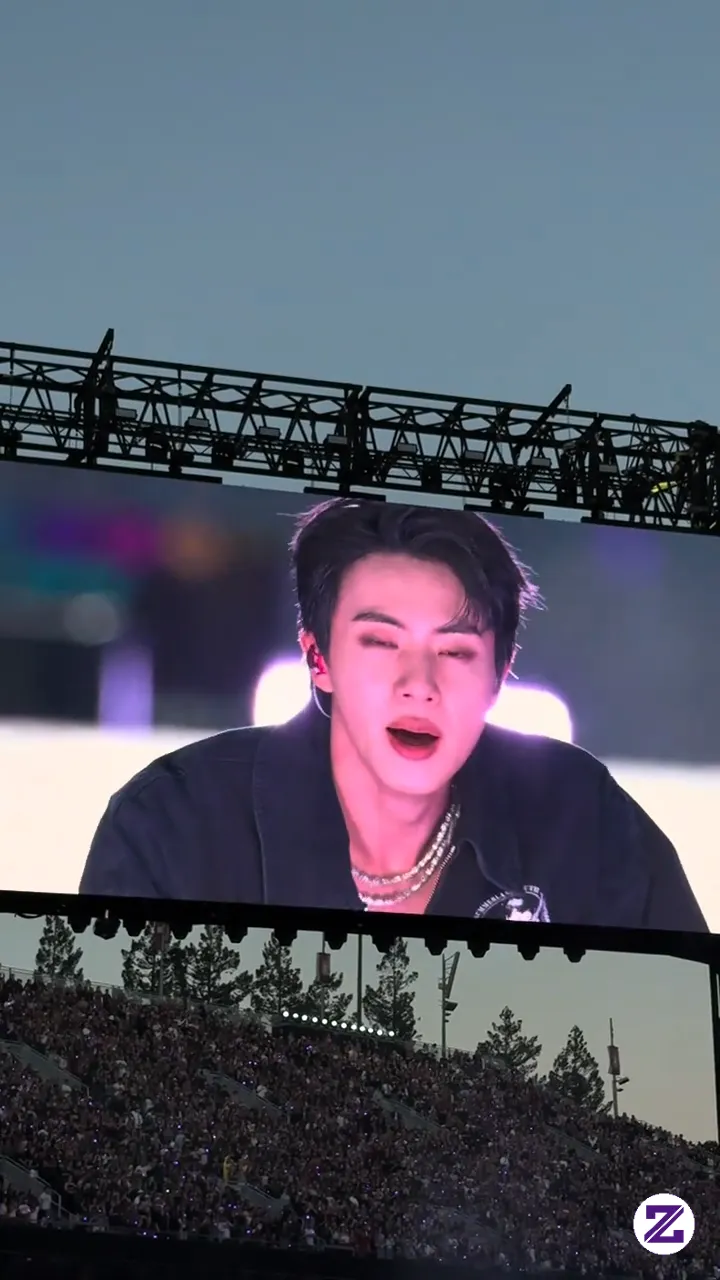 How Come This Man Is So Handsome!