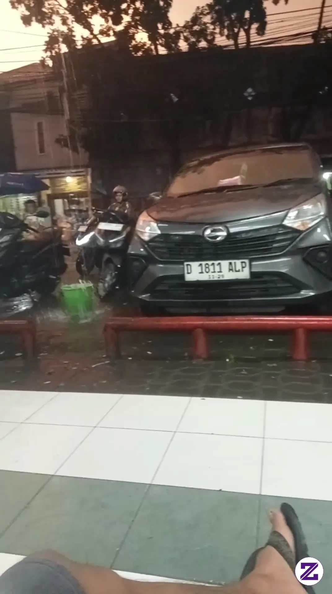 Gimana Sebelah Sana Ada Yg Sama Hujan?