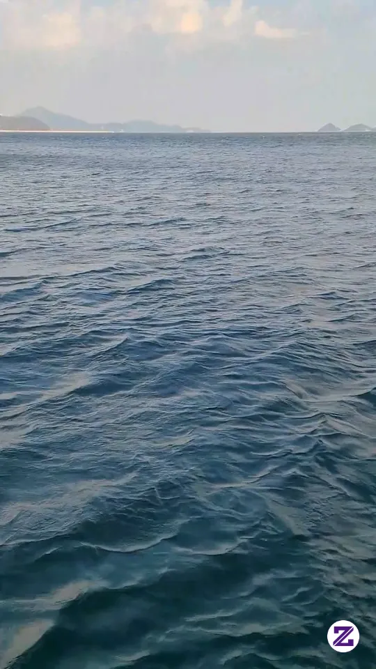 Pemandangan Di Tengah Laut