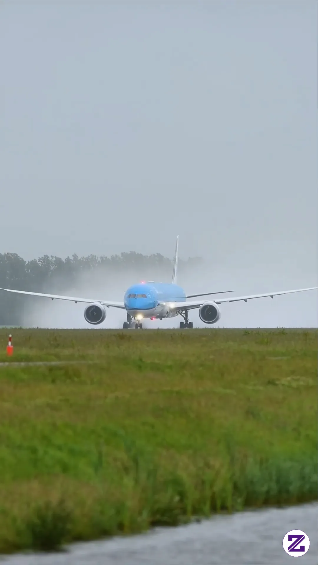 KLM Boeing 787–10 Dreamliner Taking Off Via Runway 36L