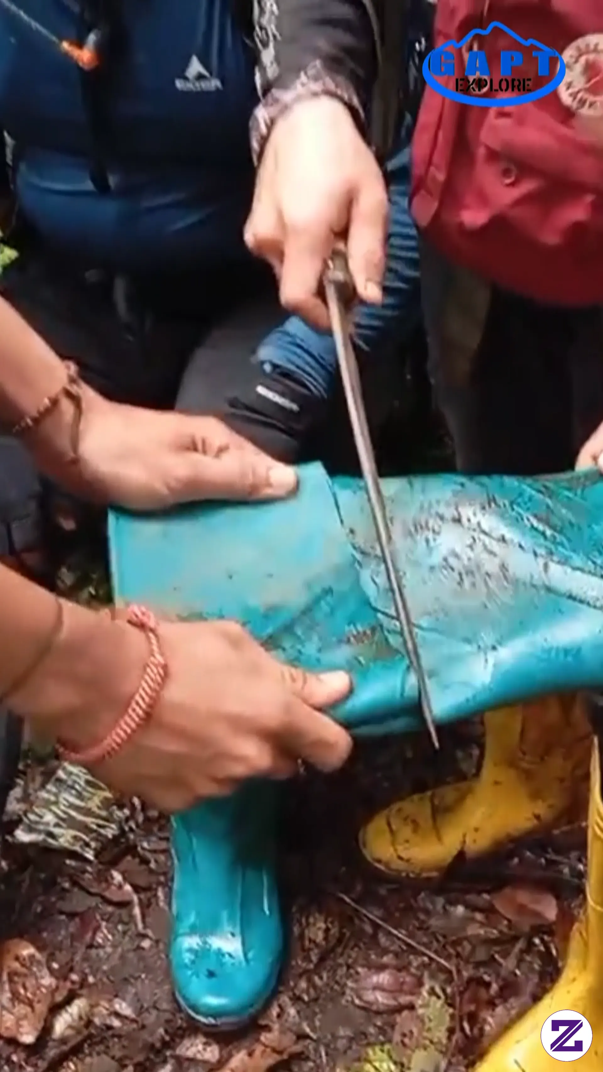 Potong Sepatu Boot