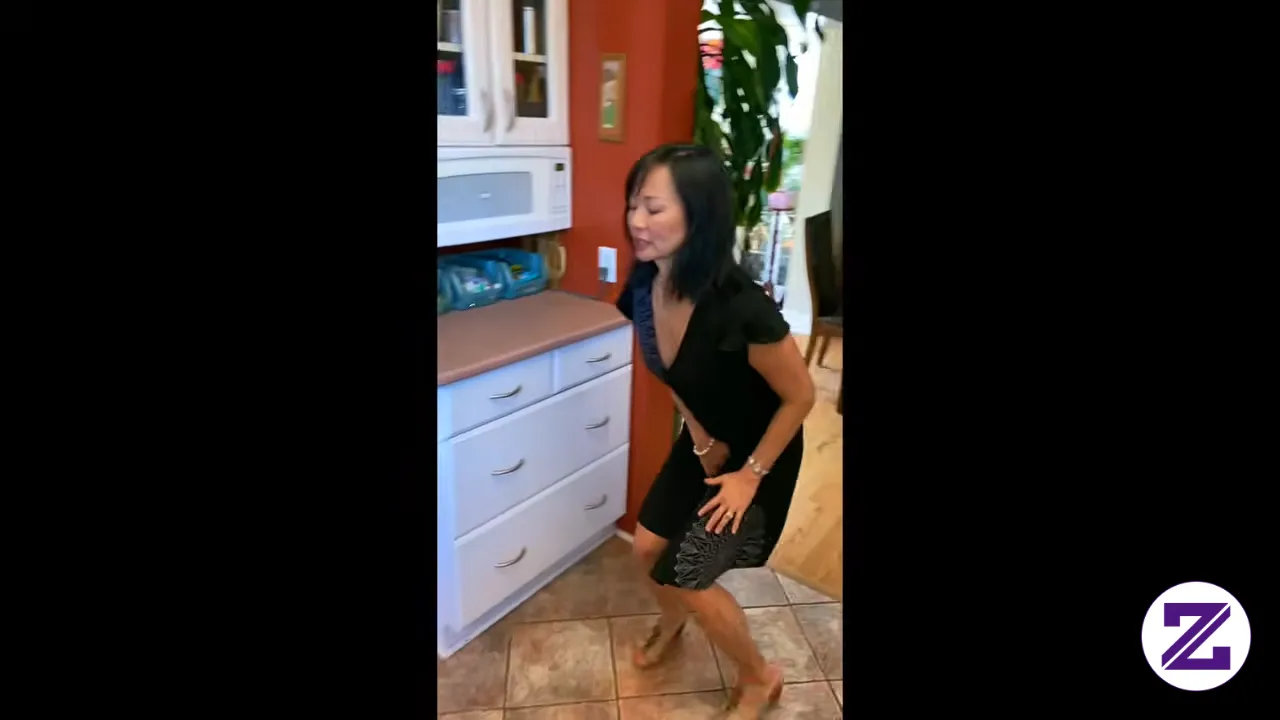 GONNA PEE!!! 😫 PEE DANCE!! 🥺 #viral #fyp #zoyalink