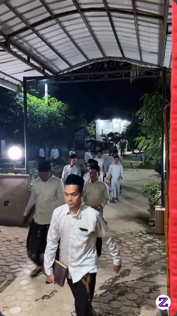MOMEN KHATAM KITAB ALMAHALLI,SANTRI DAYAH LUNG ANGEN .