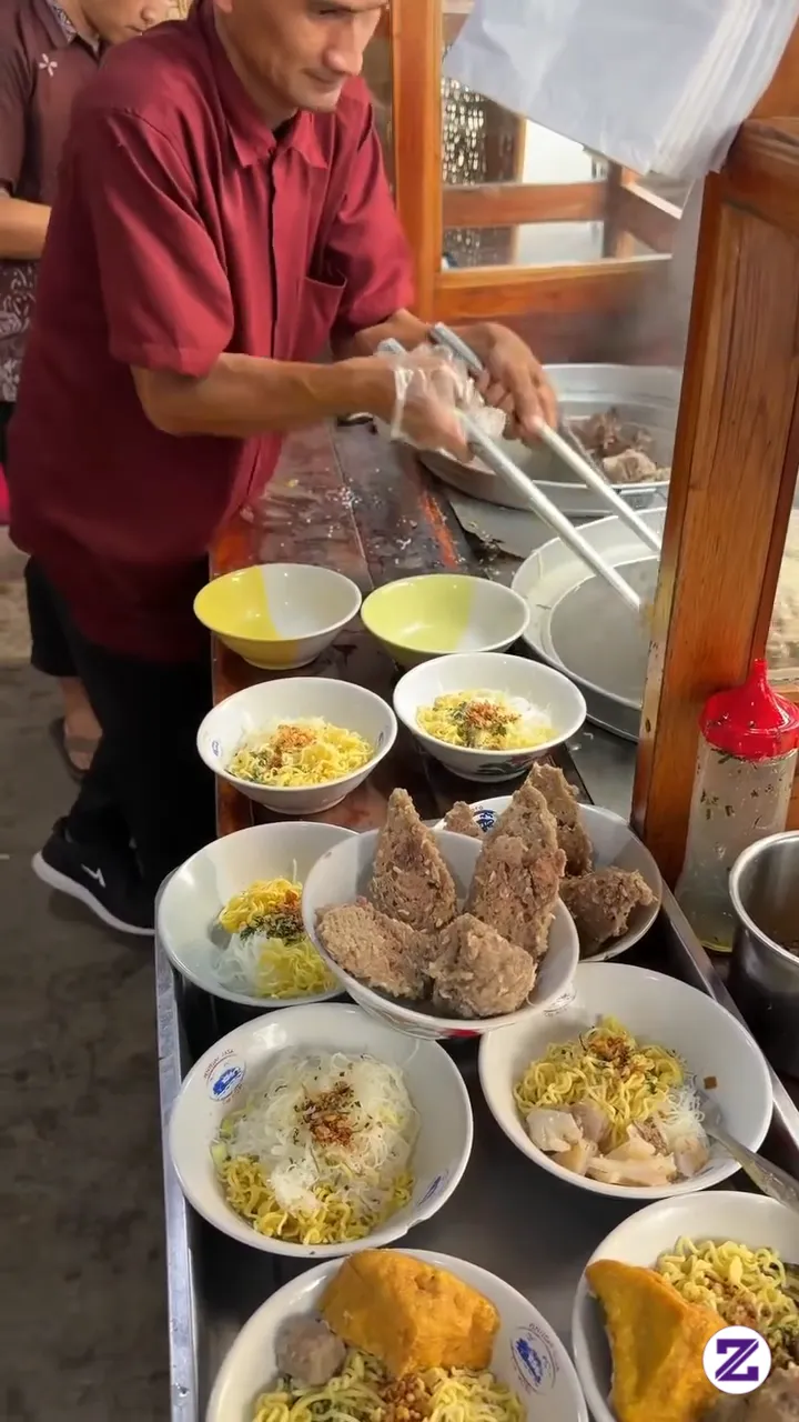 Skil Dua Tangan Bergetar Bakso Besar Bikin Gempar