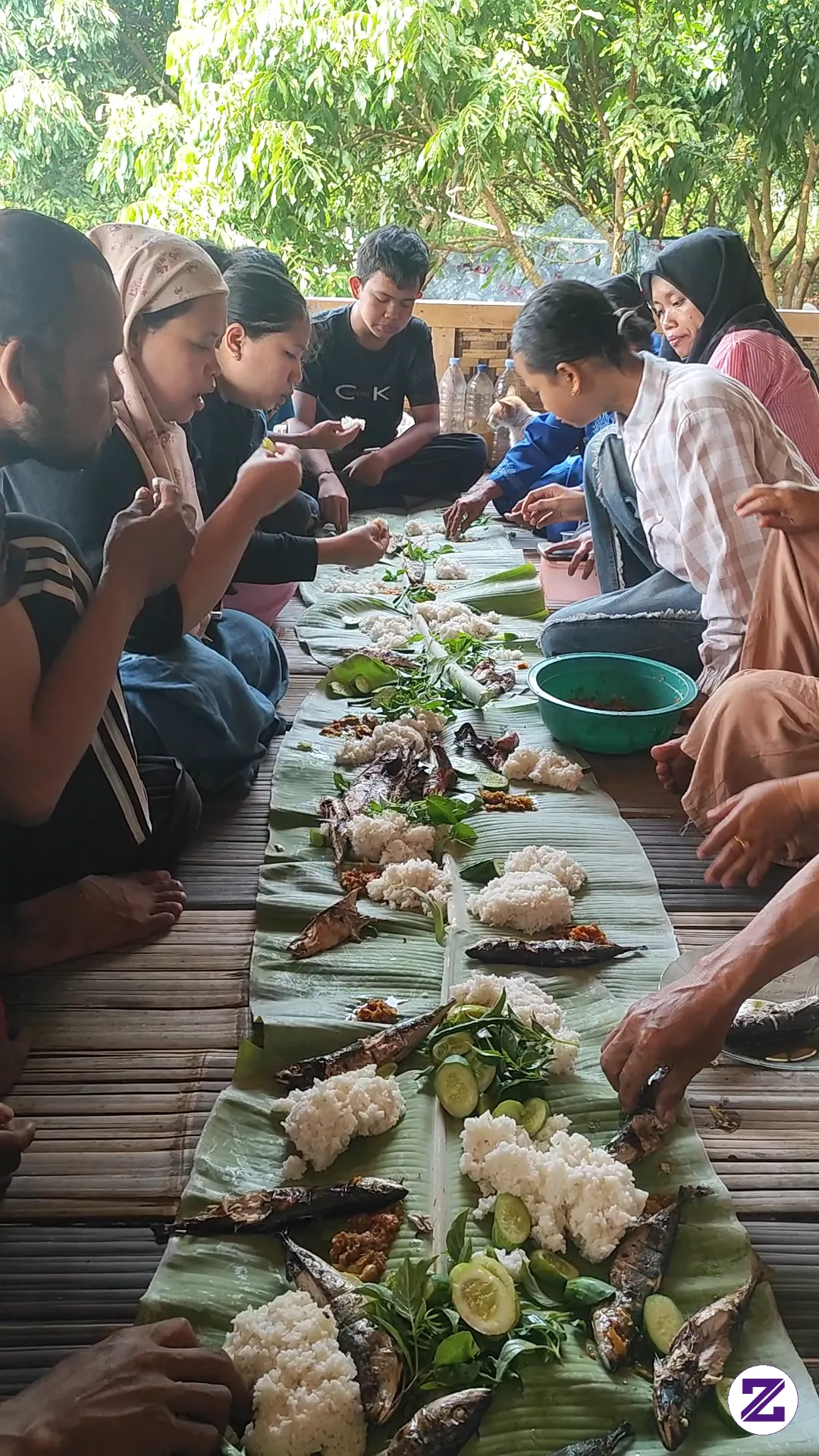 Ngeliwet Bersama Keluarga Besar Dulu Ya Guys, Sambil Kumpul Bareng Keluarga Di