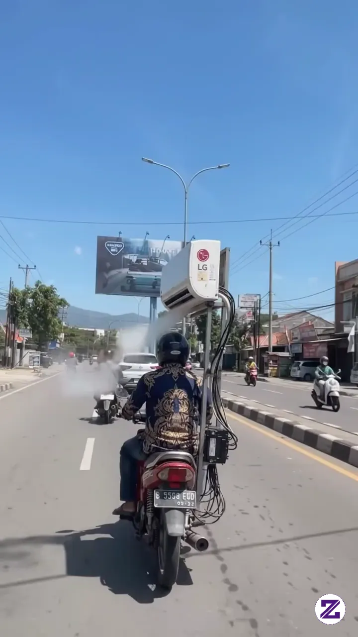 Jihahahha Si Bapak Bisa Aja Ya Pake Segala Ac Di Tenteng.Tahu Si Cuaca Lagi