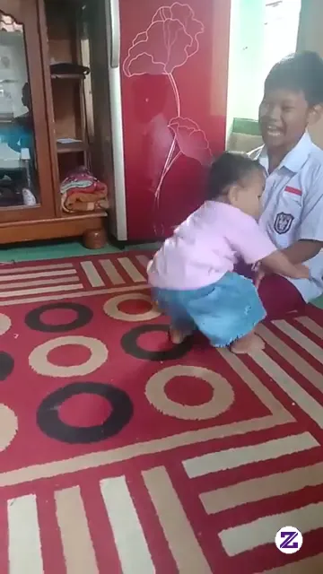 Anak Sedang Belajar Berjalan