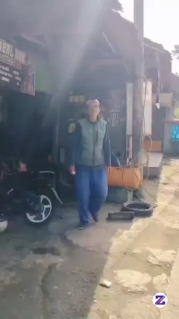 Iiih Punya Temen Jailnya Minta Ampun Orang Mau Duduk Malah Bangkunya D Tendang.