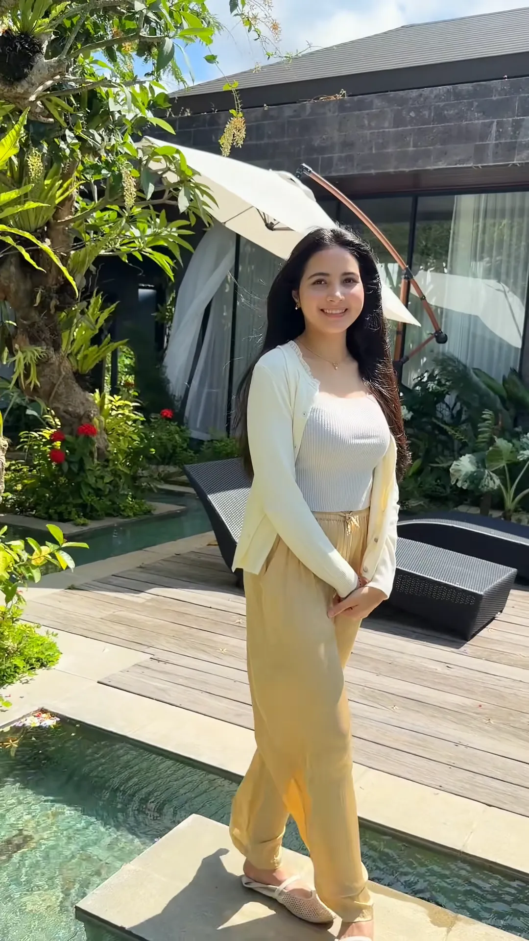 ☀️ Menikmati Hangatnya Matahari, Ditemani Suasana Yang Tenang Dan Keindahan Yang