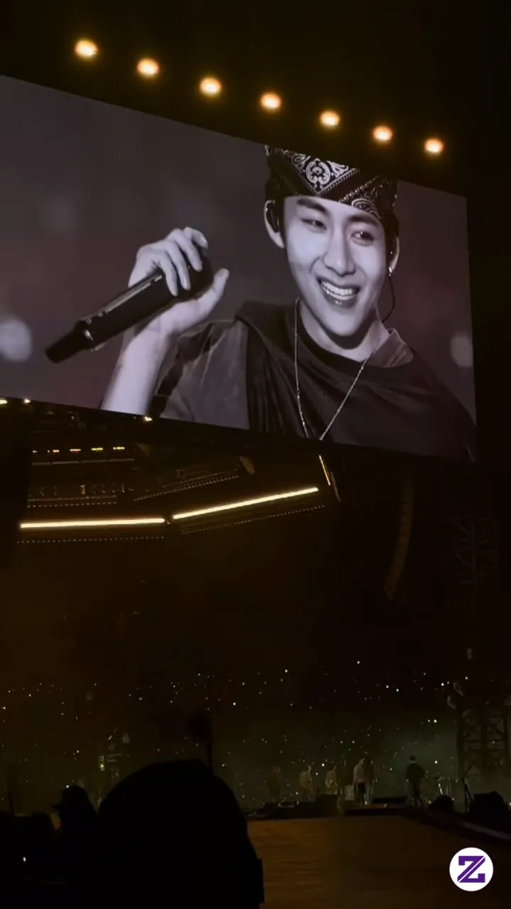 Taehyung + Big Screen = Stadium Not Okay 🖤✨