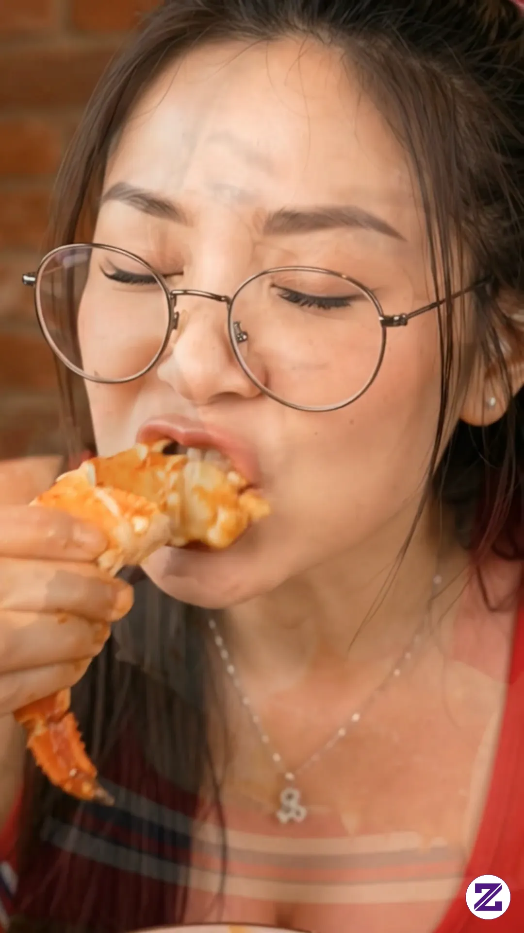 Mukbang Seafood Jumbo Dengan Saus Pedas, Bikin Ngiler