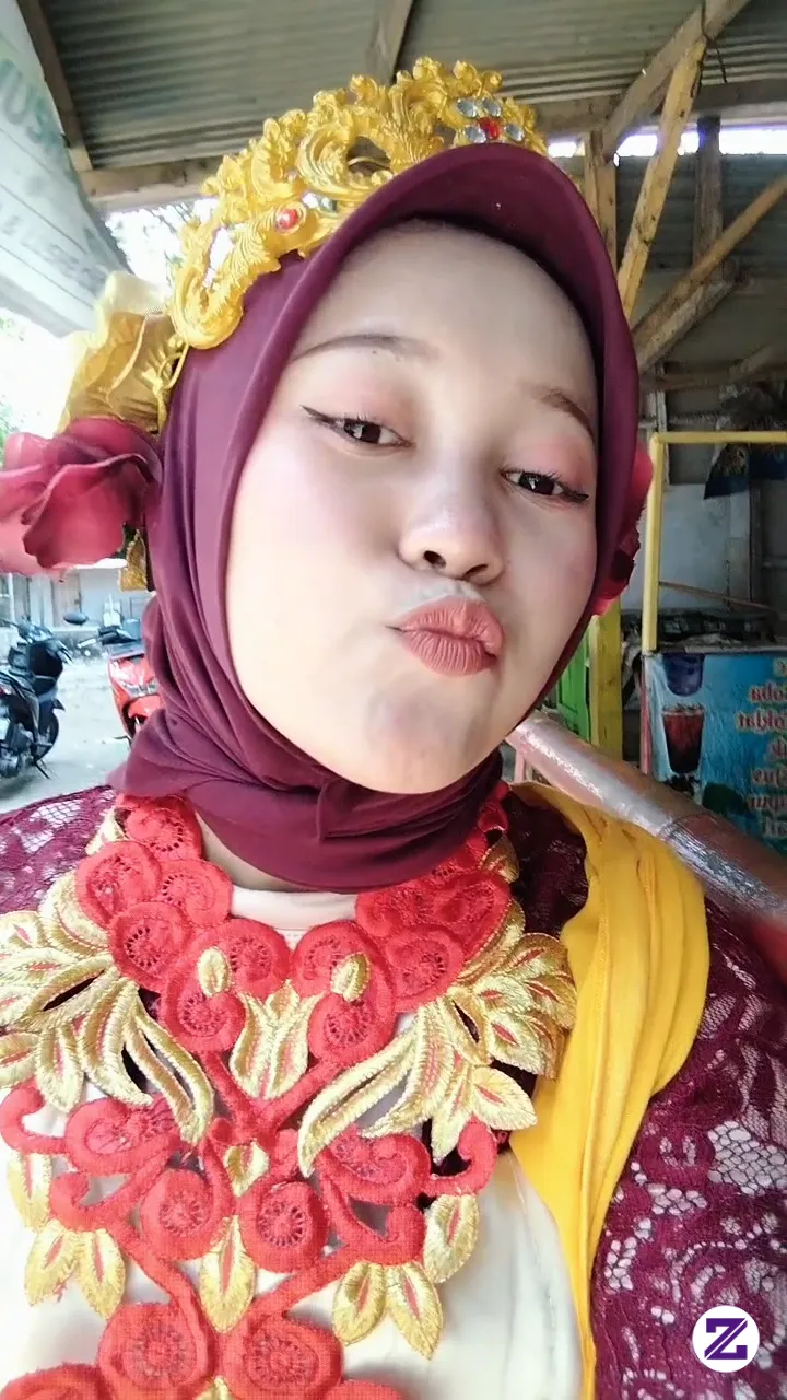 Anggun Dalam Balutan Tradisi, Cantik Dengan Budaya Sendiri. ❤️