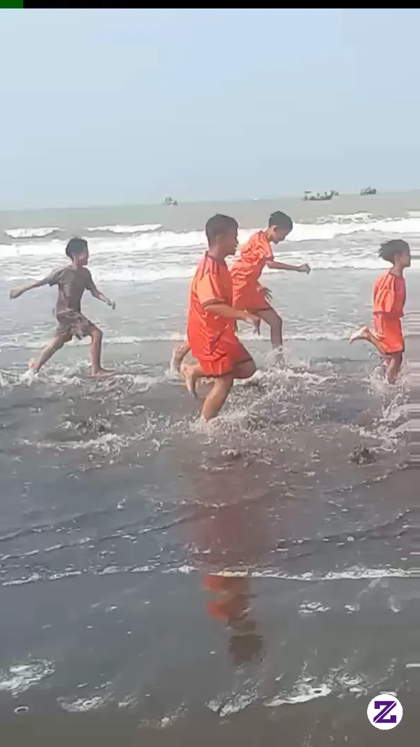 Melatih Pisik Anak2 Ssb Di Pantai