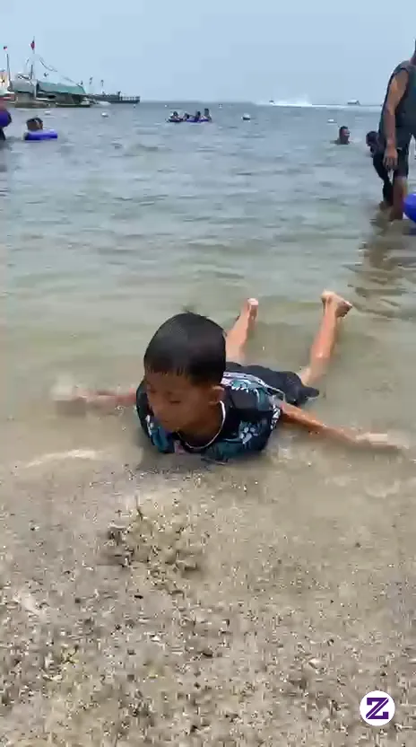 Main Di Pantai 🥰😘