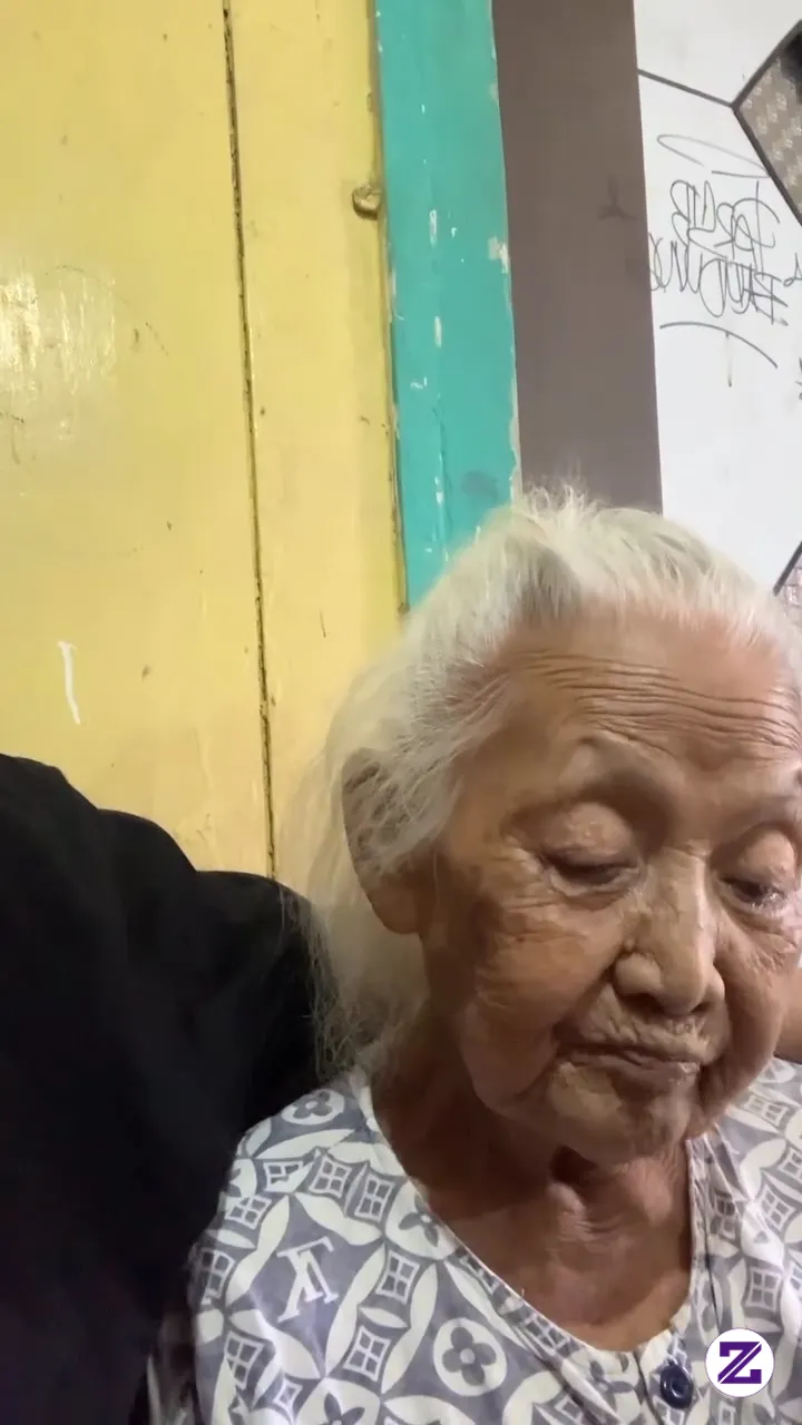 Momen Indah Mbah Leginah Dan Cucu Kesayangannya