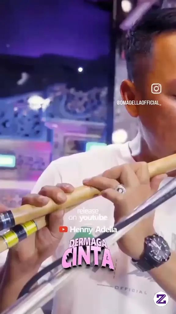 Santai Menikmati Alunan Musik Dangdut Yang Indah Sambil Menikmati Secangkir Kopi