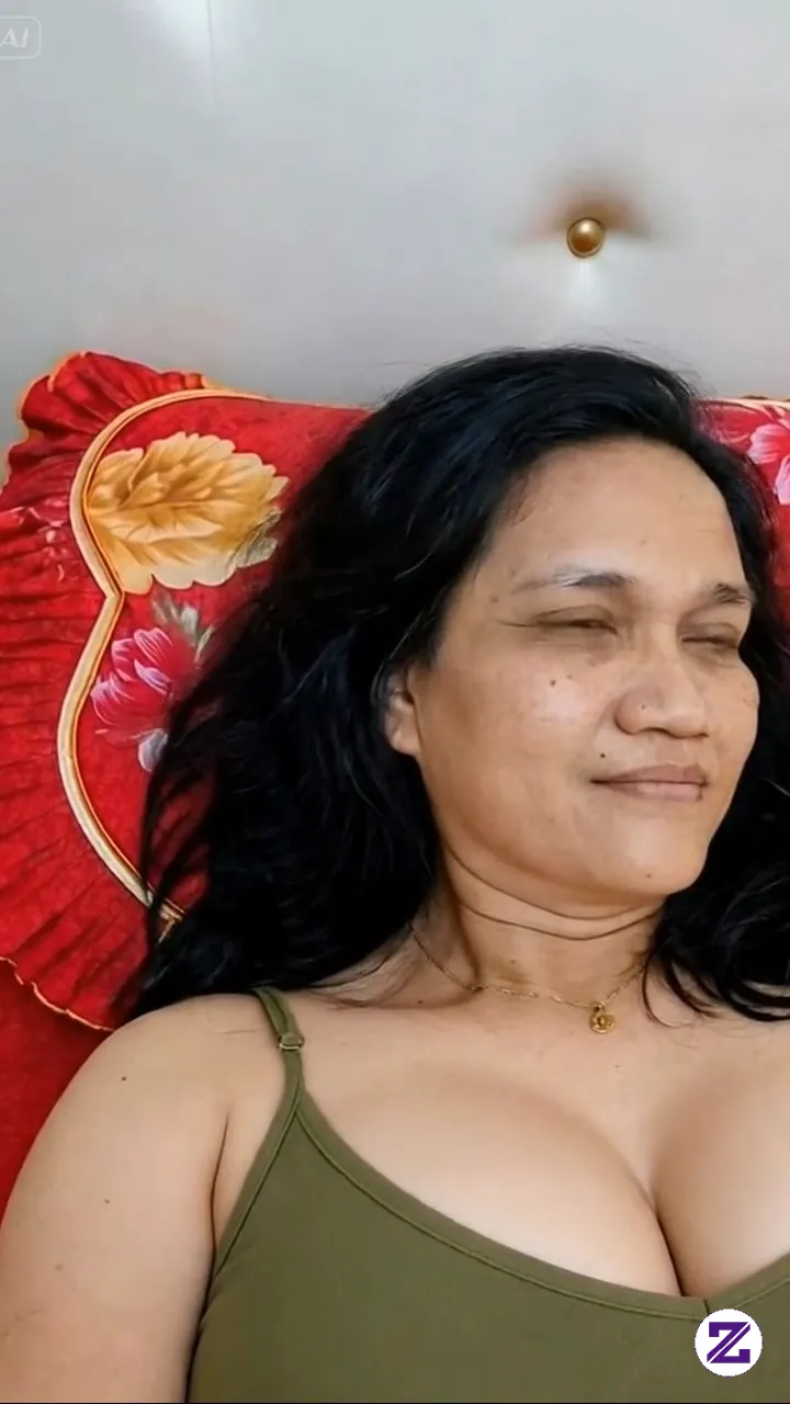 SELAMAT SORE, SIAPA NIH YANG MAU MENEMANI AKU REBAHAN
