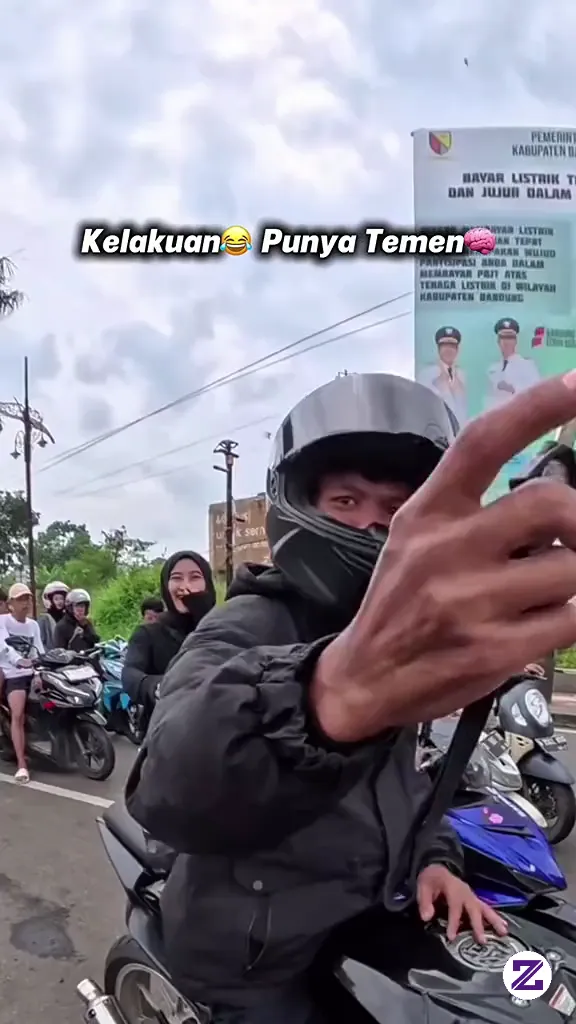 Kelakuan Temen Kocak Dan Iseng Pas Di Lampu Merah😂😂😂