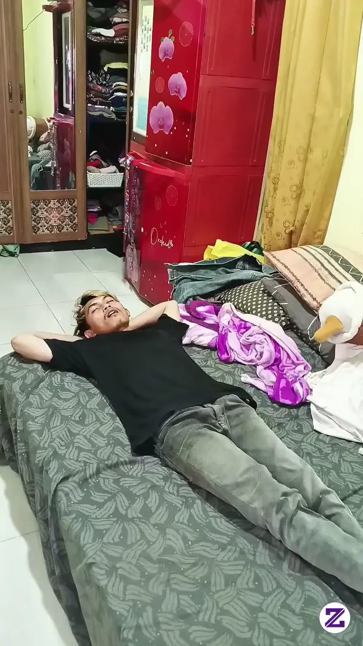 Ketika Si Istri Jahilkepada Suaminya Wkwkkw