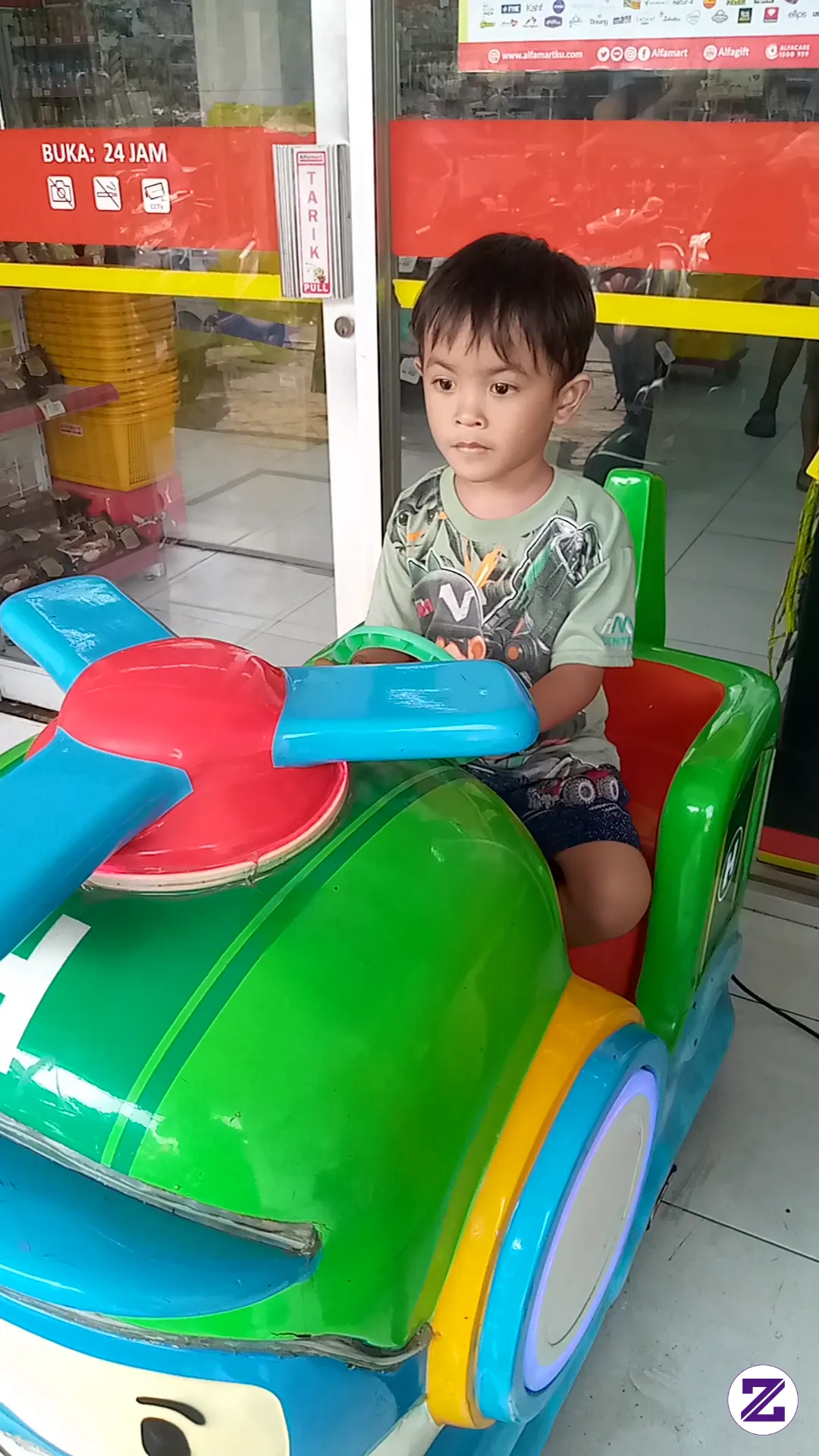 Suka Sekali Naik Odong Odong Ini Law Didepan Alfamart