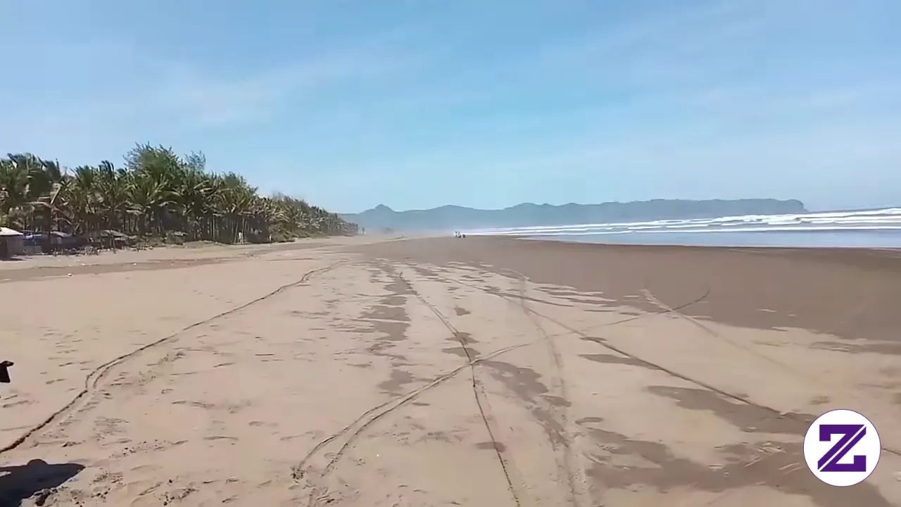 Langit Biru Di Atas Pasir Pantai Cilacap Jawa Tengah - Traveling - Slamet Setiono