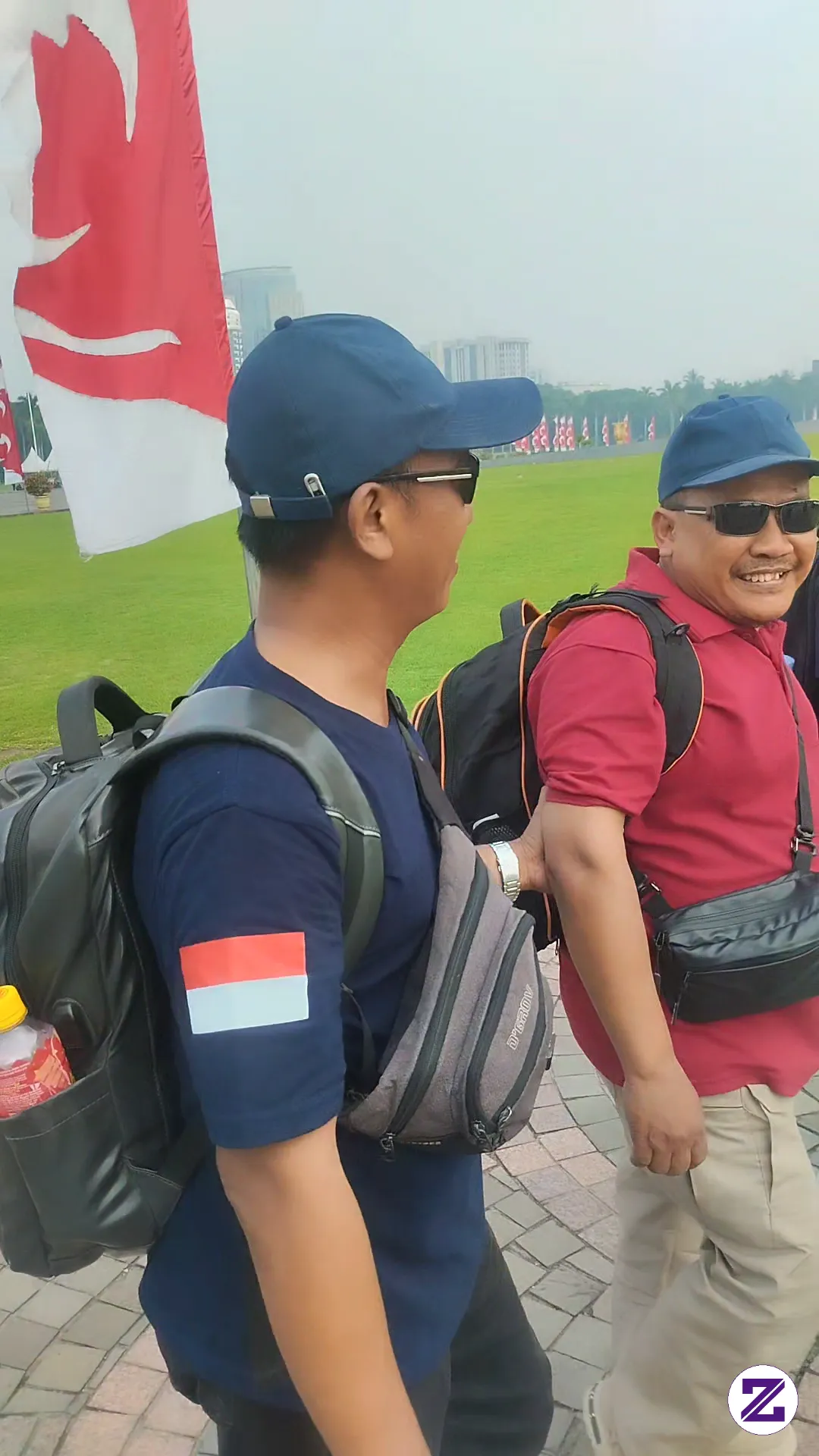 Sebelum Ketempat Yang Di Tuju Di Sini Kita Bercanda Bersama.tujuan Kita Ke GBK