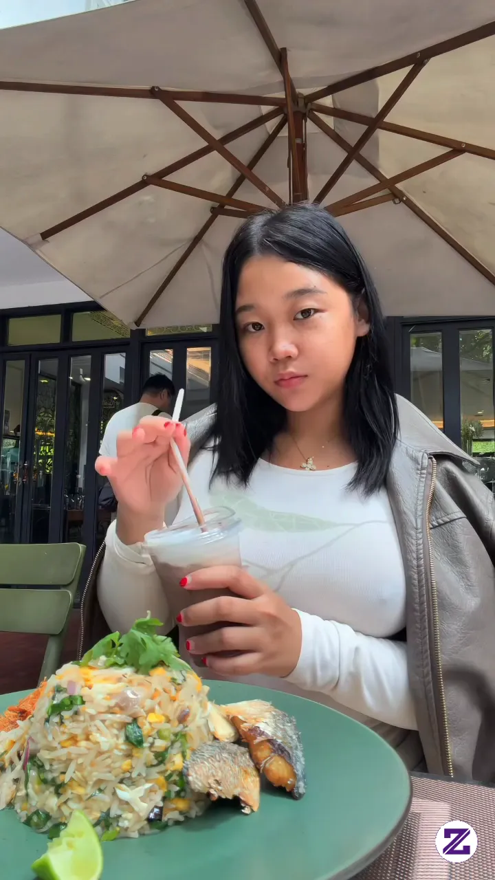 MENIKMATI Sarapan Pagi