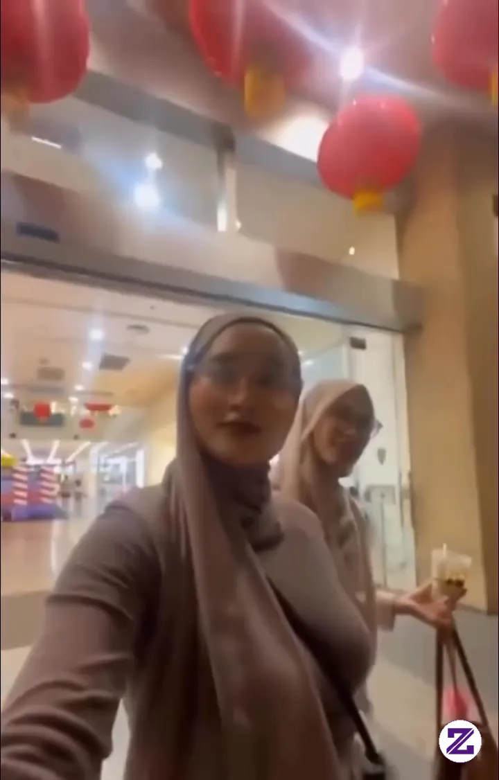 Dah Kenapa Pakai Inner Jer Pergi Mall 😭