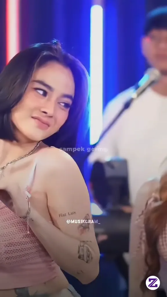 Kepenak Ne Nyawang Pokoke Alah Jen Jen Ngasi Matane Ora Iso Kedip Kedip