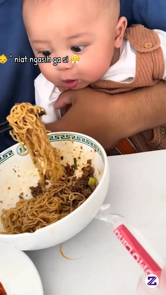 Niat Ngasih, Malah Ikut Makan 😭🤣